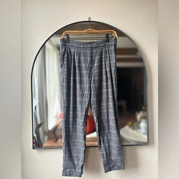 ARITZIA BABATON | cropped wool cohen pant | size 6 - Picture 2 of 5